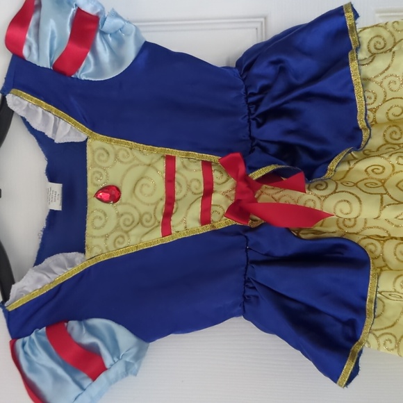 Disneys snow white dress - Picture 3 of 5